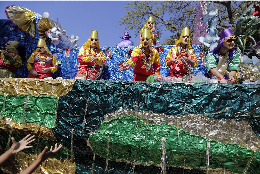 Krewe of Mid-City 2017 rolls in New Orleans: See Mardi Gras parade photos